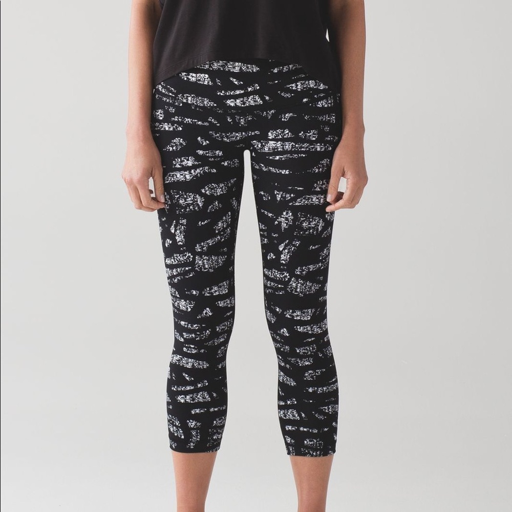 Lululemon Wunder Under Crop (Hi-Rise) size 4